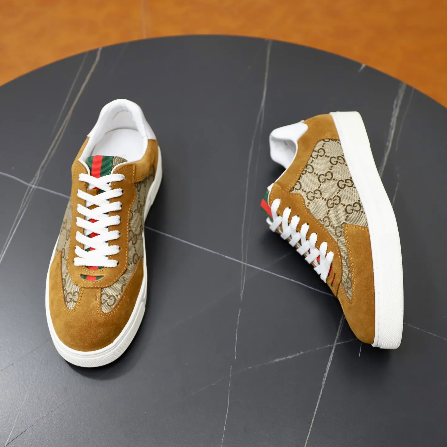 Ex-factory price: 380💰🙅‍♂️🙅‍♂️🙅‍♂️ Brand: Gucci GUCCi Standard code: 38-44 (45 customized) Grade: Same as the official website Material: Original leather splicing Comfortable and breathable sheepskin lining Original wear-resistant outsole Style category: Men's fashionable casual shoes Running sneakers Distinguished luxury brand elements Top luxury Color: actual picture color